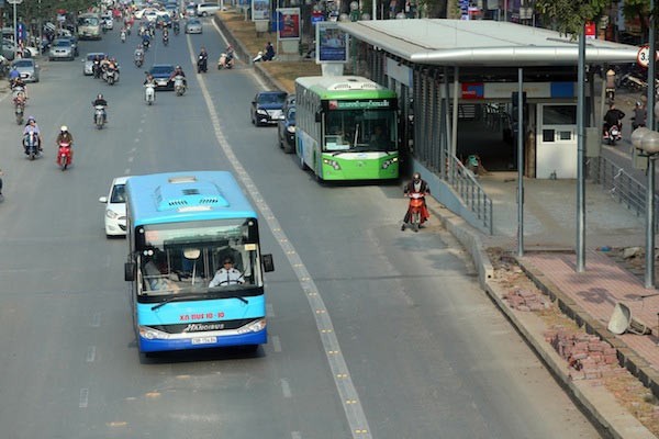 Xe buyt nhanh Ha Noi sap lan banh-Hinh-3